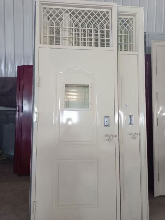 海西直辖学校教室门 海西直辖学校教室门