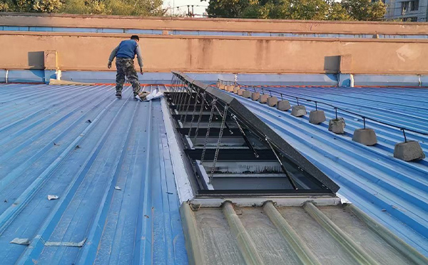 某区域性物流仓储中心海西直辖排烟窗系统安装项目